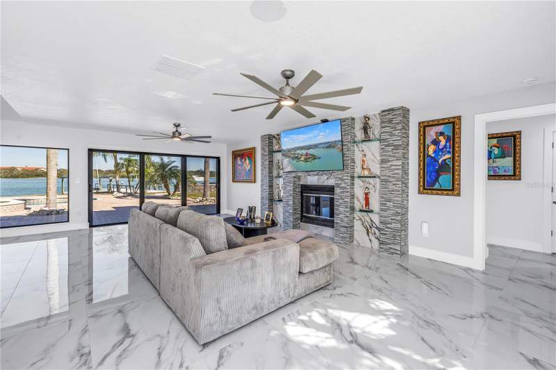 4 bedroom Single Family Residence at 583 Crystal Drive, Crystal Island, Madeira Beach — photo 3