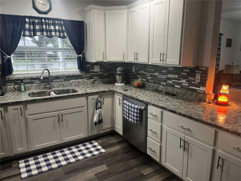 4852 18th Street, Zephyrhills FL - photo 7 of 41