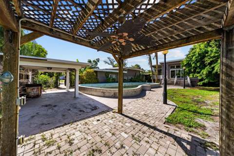 211 S Shore Crest Drive, Tampa FL - photo 13 of 16
