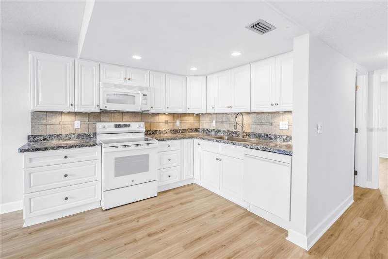 1 bedroom Condominium at 7625 Sun Island Drive #106, Bay Island Group 7, South Pasadena — photo 4