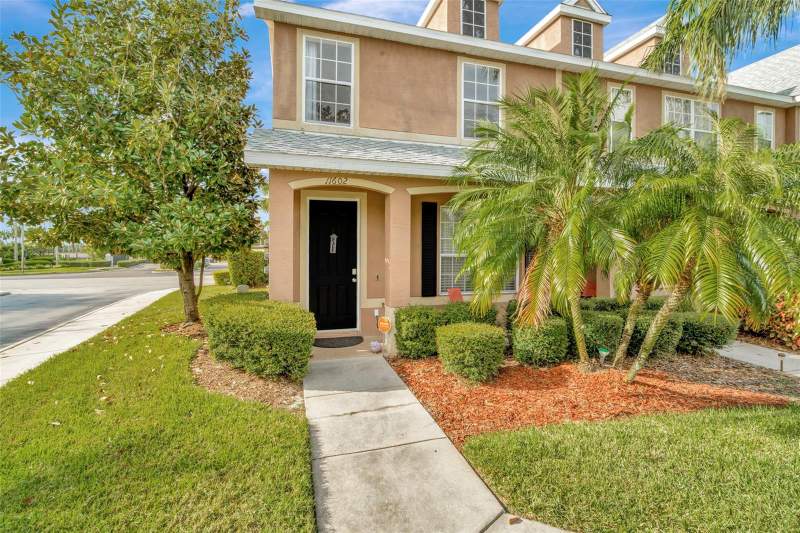 Townhomes Of Bay Port Colony