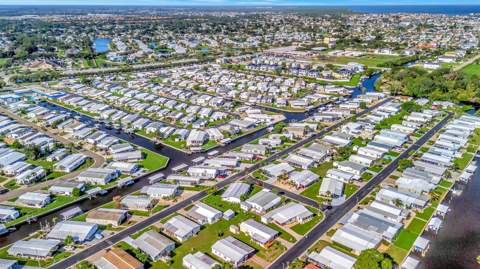 138 S Saint Thomas Circle, Apollo Beach FL - photo 10 of 73