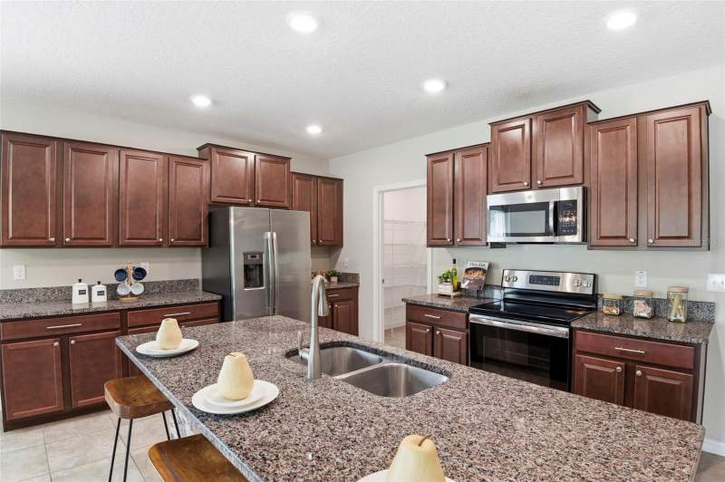 5 bedroom Single Family Residence at 6342 Cobble Bliss Street, Silverado Ranch Sub, Zephyrhills — photo 2