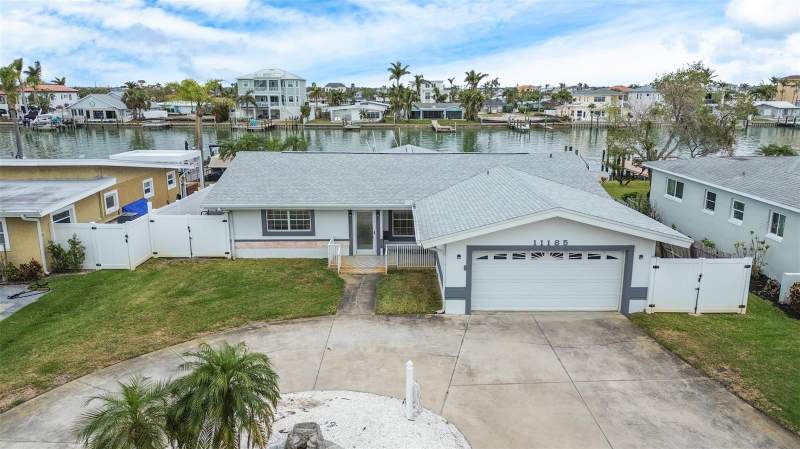 3 bedroom Single Family Residence at 11185 5TH STREET, ISLE OF PALMS 1ST ADD, TREASURE ISLAND — photo 1