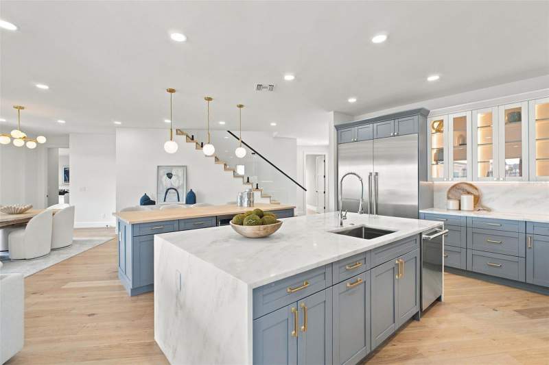 5 bedroom Single Family Residence at 7176 S Shore Drive, Pasadena Isle, South Pasadena — photo 2