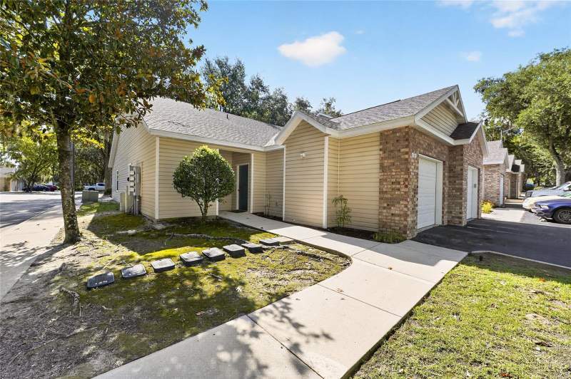2 bedroom Condominium at 4700 SW Archer Road #127, The Gables Condo At Gaine, Gainesville — photo 2