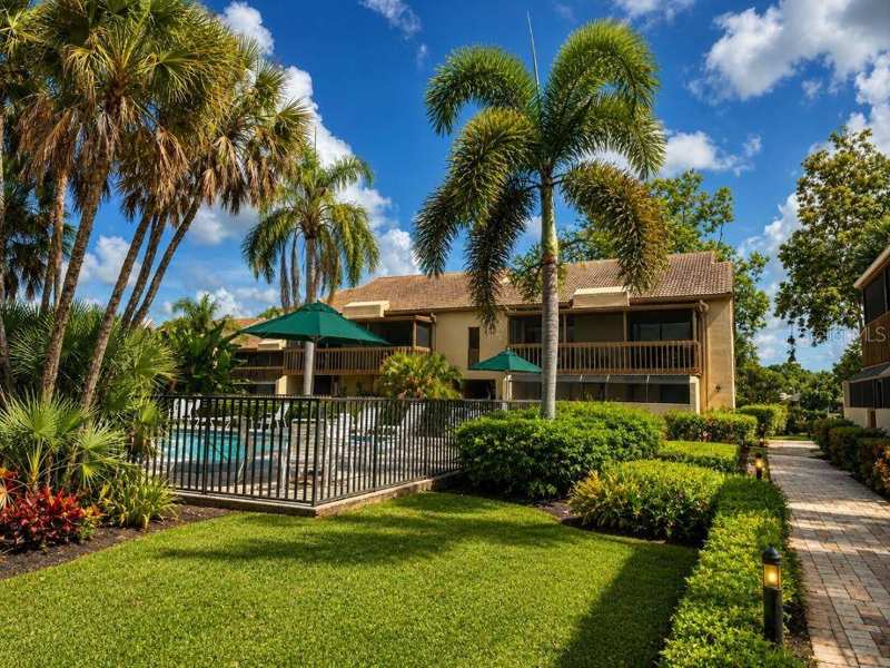 2 bedroom Condominium at 3033 Willow Green #10, Willow Green, Sarasota — photo 1