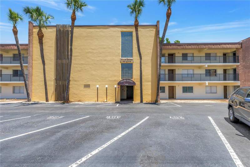 2 bedroom Condominium at 4435 1st Street #104, Placido Gardens, St Petersburg — photo 2