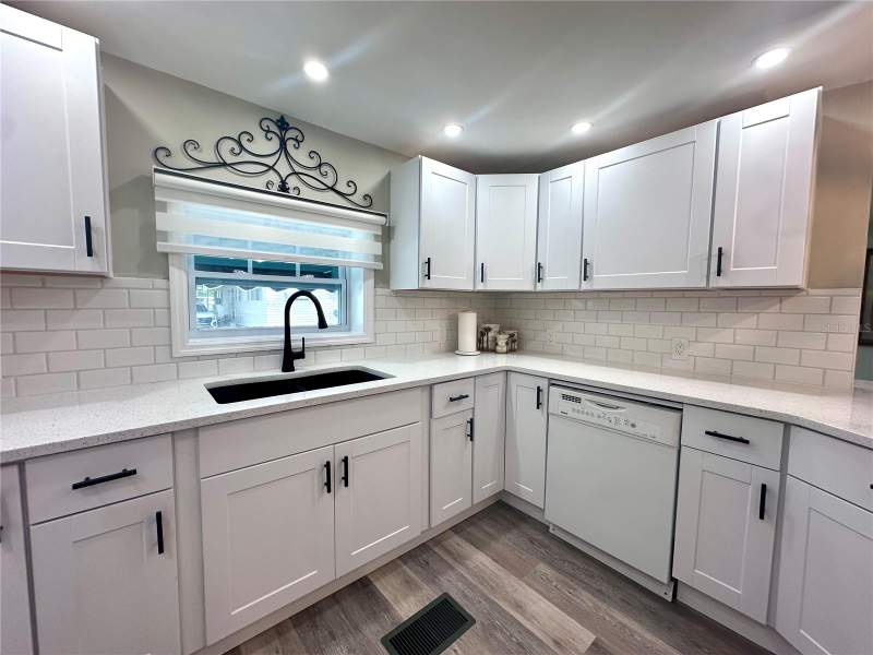 2 bedroom Mobile Home at 1100 Belcher Road #498, Largo, Largo — photo 5