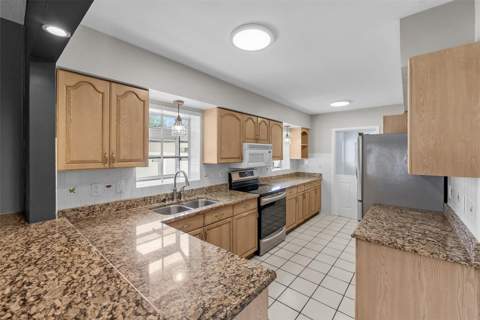 7002 Applewood Court, Tampa FL - photo 13 of 66