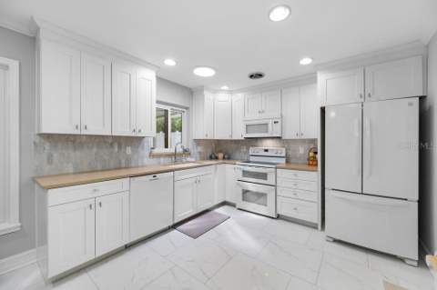 328 Bayview Drive, St Petersburg FL - photo 12 of 46