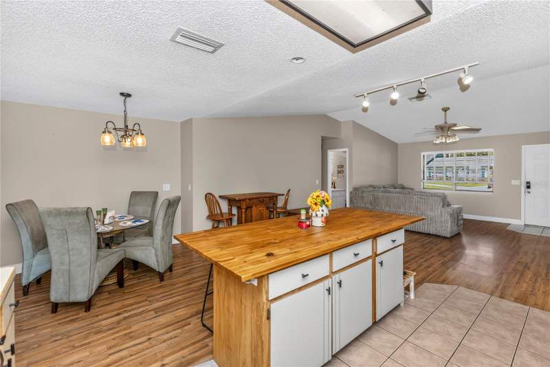 3 bedroom Single Family Residence at 2512 Pine Tree Drive, Florida Shores 01, Edgewater — photo 5