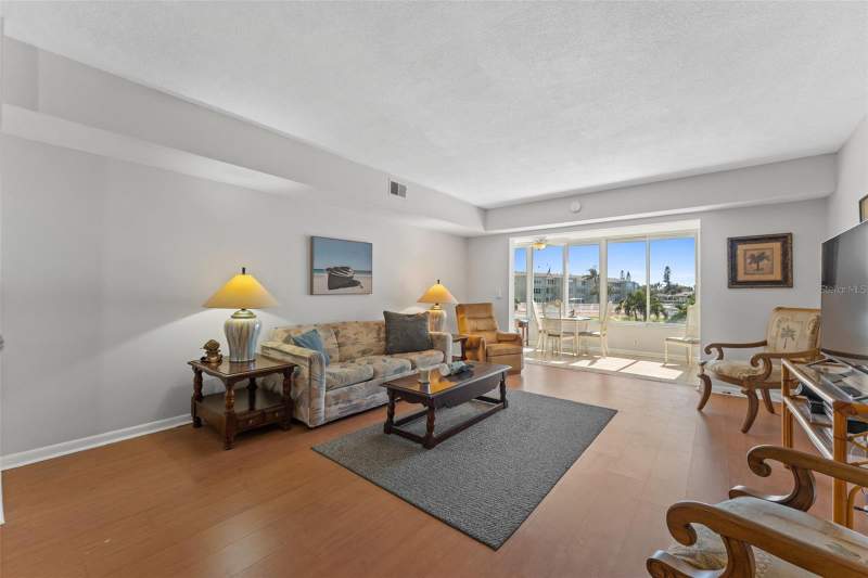 2 bedroom Condominium at 1868 Shore Drive #208, Shore Towers Bldg, South Pasadena — photo 5