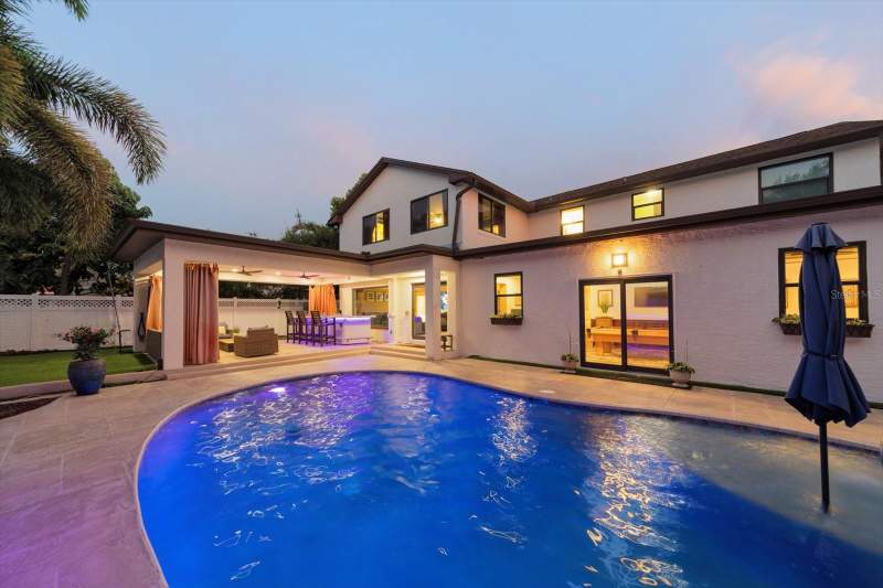 5 bedroom Single Family Residence at 3005 Sunset Drive, Sunset View, Belleair Bluffs — photo 2
