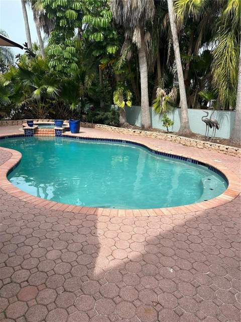 1648 Lago Vista Boulevard, Palm Harbor FL - photo 9 of 58