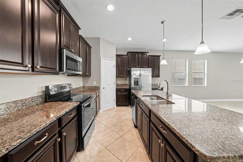 3 bedroom Single Family Residence at 28500 Pleasant Bay Loop, Arbors At Wiregrass Ranch, Wesley Chapel — photo 4
