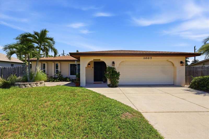 3 bedroom Single Family Residence at 1007 Olympia Road, South Venice, Venice — photo 1