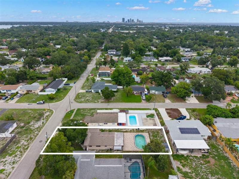 2 bedroom Single Family Residence at 5210 6th Street, Bayou Heights Hanlons, St Petersburg — photo 2
