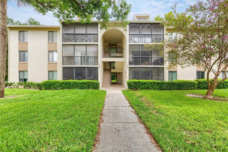 Pine Ridge At Lake Tarpon Village