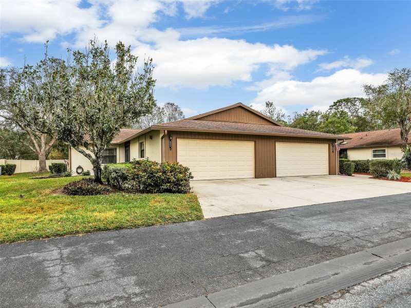 2 bedroom Villa at 623 Oak Hill Circle #28, Village Oaks Sec D, Sarasota — photo 1