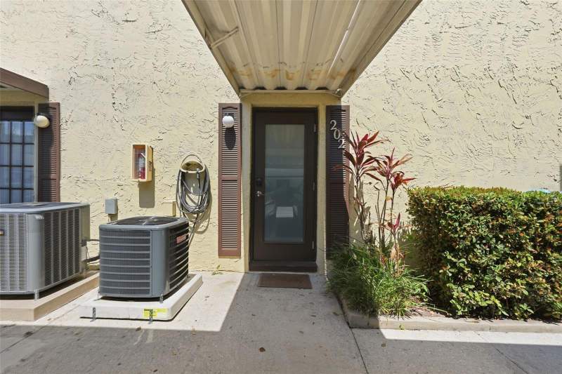 2 bedroom Townhouse at 501 E Bay Drive #202, Magnolia Square Condo Inc, Largo — photo 2