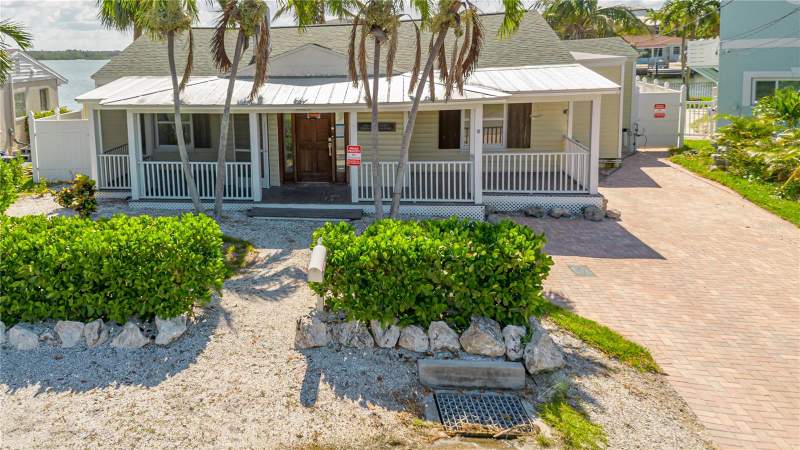 3 bedroom Single Family Residence at 16029 Redington Drive, Redington Beach Homes 2nd Add, Redington Beach — photo 2