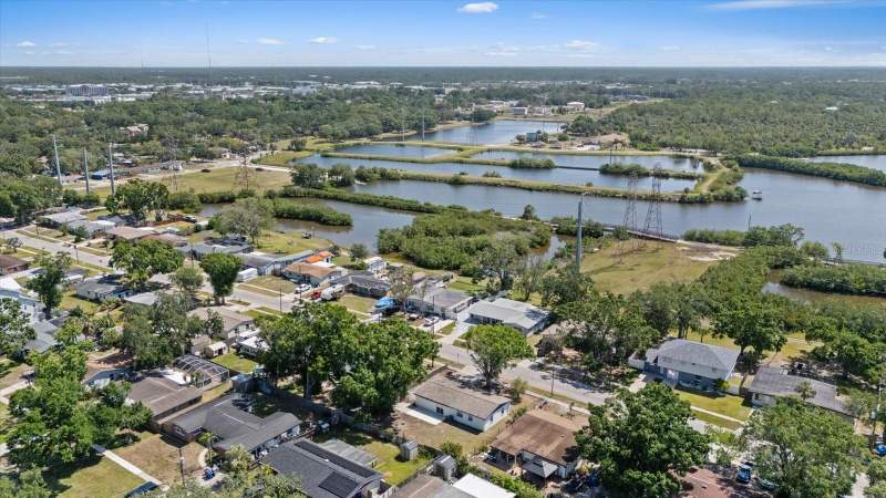 4 bedroom Single Family Residence at 324 Country Club Drive, Oldsmar Country Club Estates Sec 3, Oldsmar — photo 5