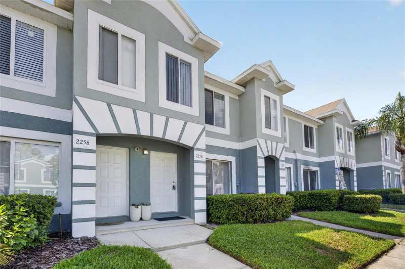 2 bedroom Townhouse at 2258 Fluorshire Drive, Providence Twnhms Ph 1, Brandon — photo 1