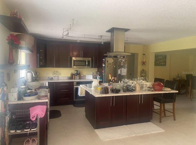 3 bedroom Single Family Residence at 331 Shore Drive, Oldsmar Country Club Estates Sec 3, Oldsmar — photo 2