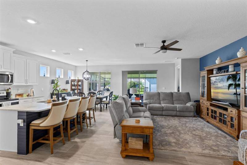 4 bedroom Single Family Residence at 17782 Blazing Star Circle, Palms At Serenoa, Clermont — photo 5