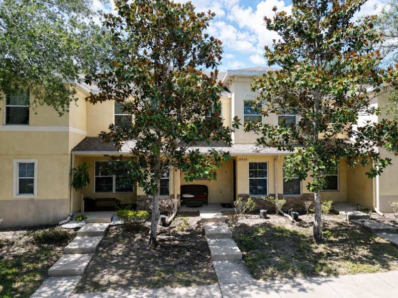 3 bedroom Townhouse at 10928 Keys Gate Dr, Summerfield Village 1 Tract 2 Phases 3 4, Riverview — photo 1