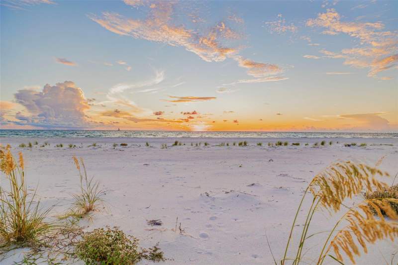 3 bedroom Single Family Residence at 1024 Eldorado Avenue, Mandalay Sub, Clearwater Beach — photo 4