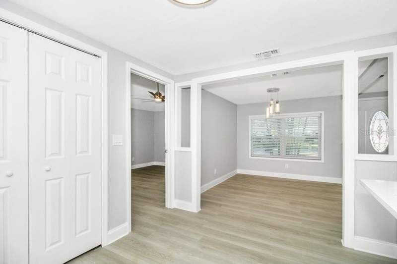 3 bedroom Single Family Residence at 5401 43rd Terrace, Hoeldtke Grove Sub, St Petersburg — photo 5
