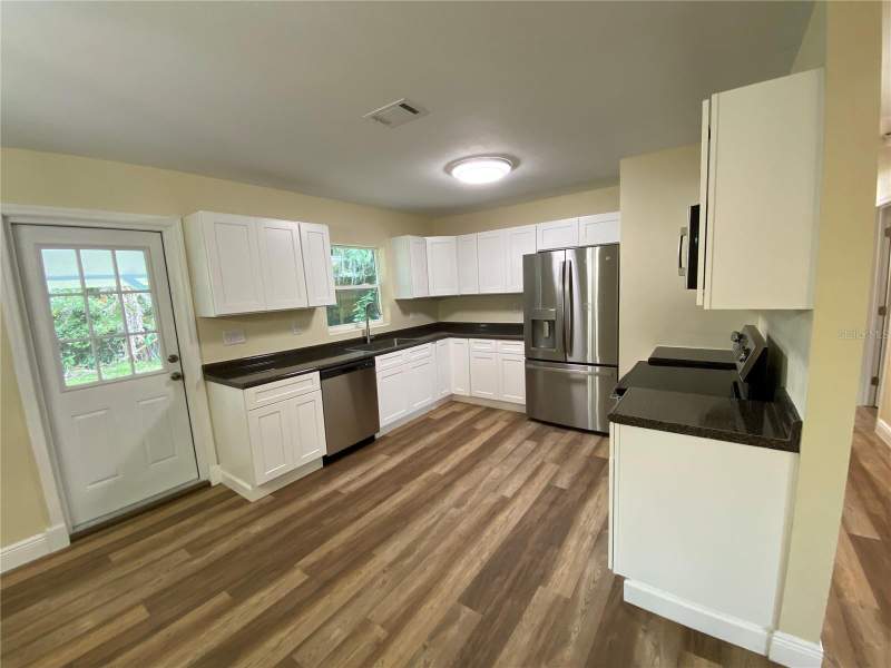 4 bedroom Single Family Residence at 1411 SE 35th St, Devonshire Hills S/D 11-10-20, Gainesville — photo 5