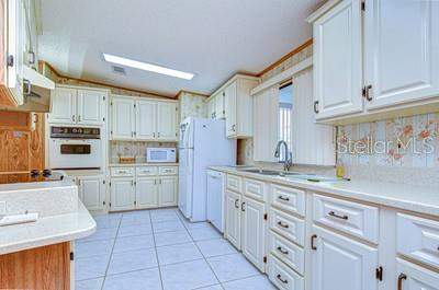 2 bedroom Manufactured Home at 35909 Bueno Drive, Casa Del Sol, Zephyrhills — photo 5