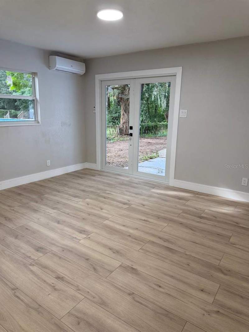 6 bedroom Single Family Residence at 924 Valmar St Avenue #1, Bell Shoals Gardens, Brandon — photo 3