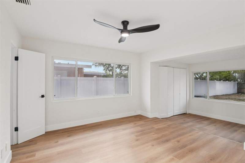 4 bedroom Single Family Residence at 920 43RD AVENUE, SNELL SHORES, ST PETERSBURG — photo 4
