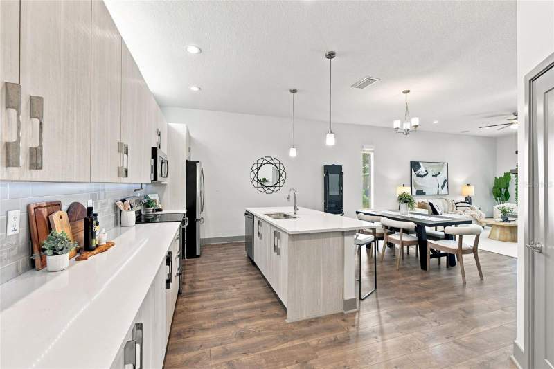 3 bedroom Townhouse at 4810 W McElroy Avenue #3, South Westshore Twnhms, Tampa — photo 4