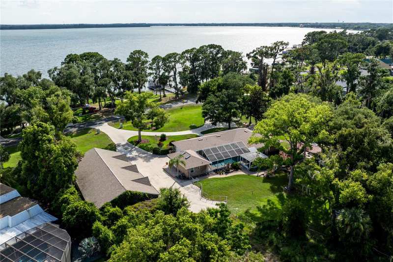 4 bedroom Single Family Residence at 32834 Lakeshore Drive, Fairview Sub, Tavares — photo 1
