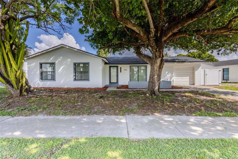 3 bedroom Single Family Residence at 1038 Ridgeway Drive, Ridgeway, North Fort Myers — photo 1