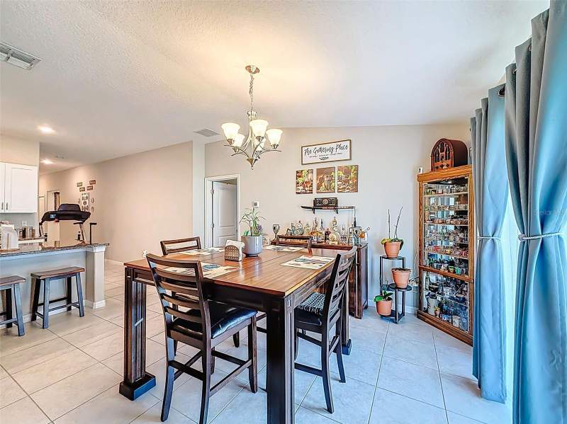 3 bedroom Single Family Residence at 13360 Willow Bluestar Loop, South Fork Tr V Ph 2, Riverview — photo 4