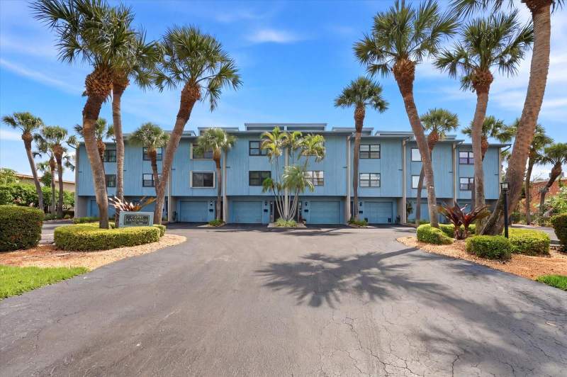 2 bedroom Townhouse at 11835 3rd Street, Capri Landings Condo, Treasure Island — photo 3