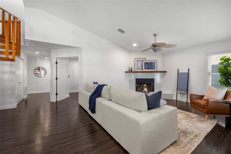 3 bedroom Single Family Residence at 247 126th Avenue, Treasures Of Capri Sub, Treasure Island — photo 2