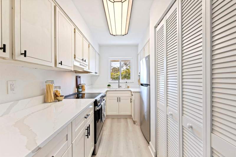 2 bedroom Condominium at 4480 Overlook Drive #12, Lake Overlook Apts, St Petersburg — photo 3