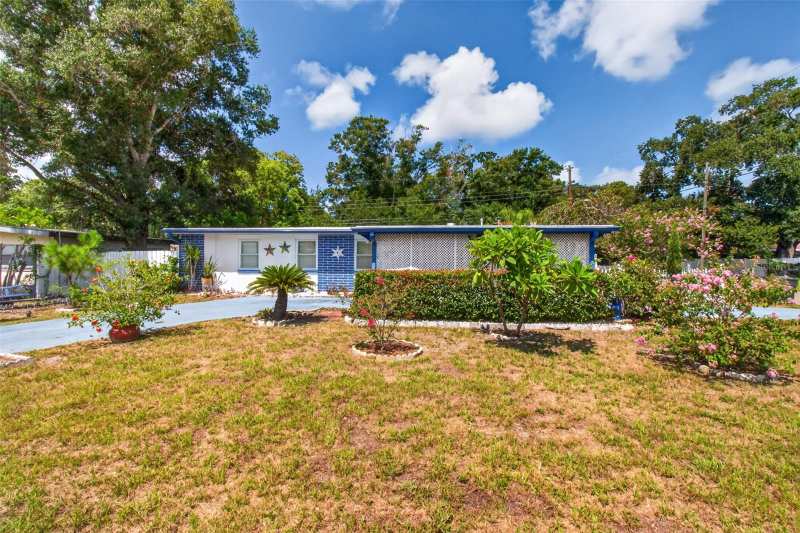 3 bedroom Single Family Residence at 568 Manor Drive, Dunedin Lakewood Estates 1st Add, Dunedin — photo 1