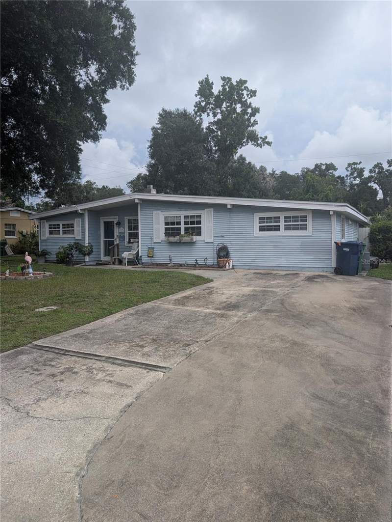 1529 W RIVER LANE