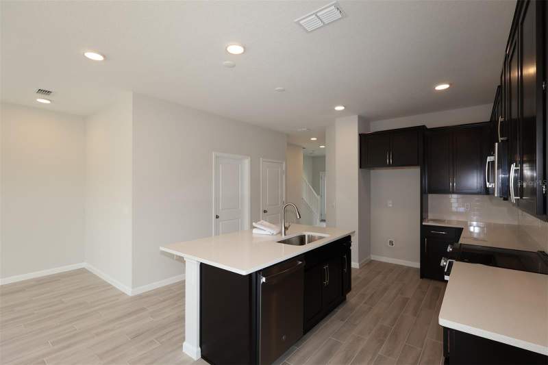 3 bedroom Townhouse at 1385 Hyde Street, Center Lake On The Park, St Cloud — photo 4