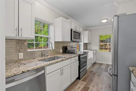 205 E Fountain Street, Fruitland Park FL - photo 10 of 34