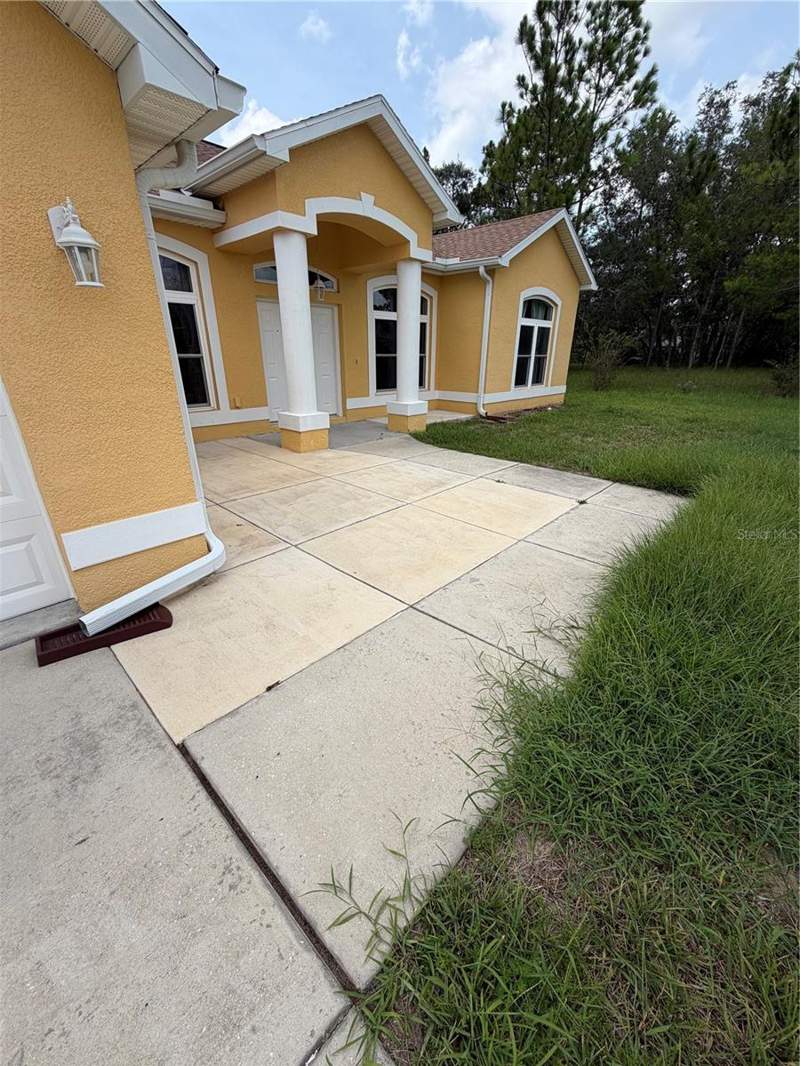 3 bedroom Single Family Residence at 18179 Maberly Road, Royal Highlands, Weeki Wachee — photo 2