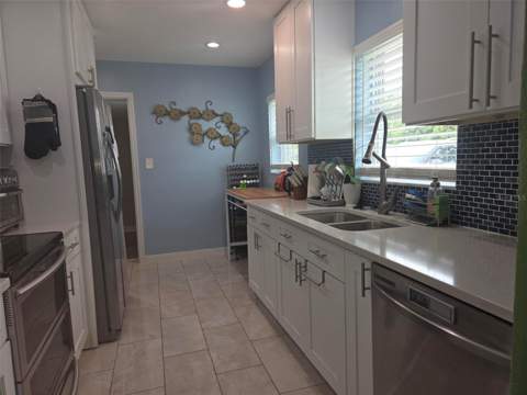20 S Saturn Avenue, Clearwater FL - photo 10 of 38